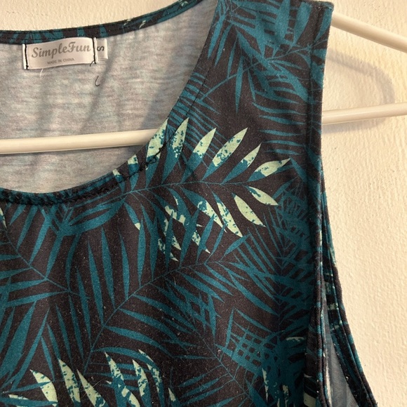 Women’s size, small jungle print dress - Picture 3 of 6